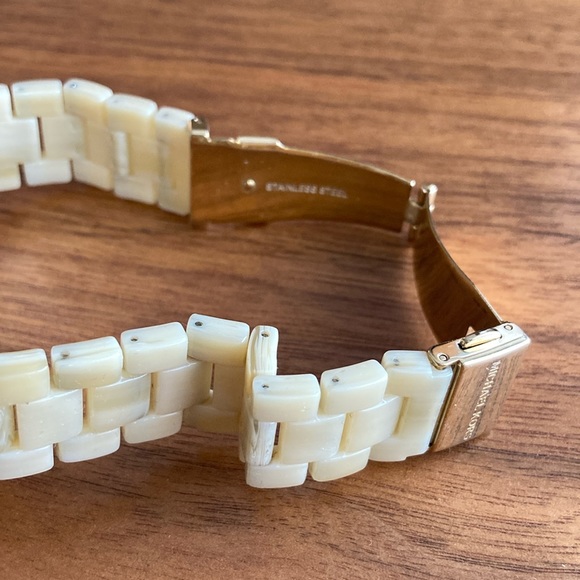 Michael Kors Cream Tortoise Shell Wrist Watch for Women MK 50-39 - Picture 6 of 6